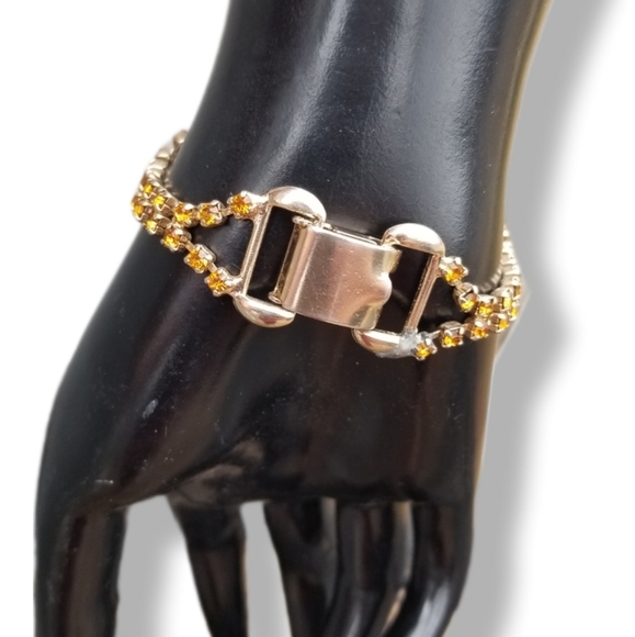 VINTAGE 1950s SPARKLING AMBER COLOR AUSTRIAN CRYSTAL & GOLDTONE BRACELET - Picture 4 of 12